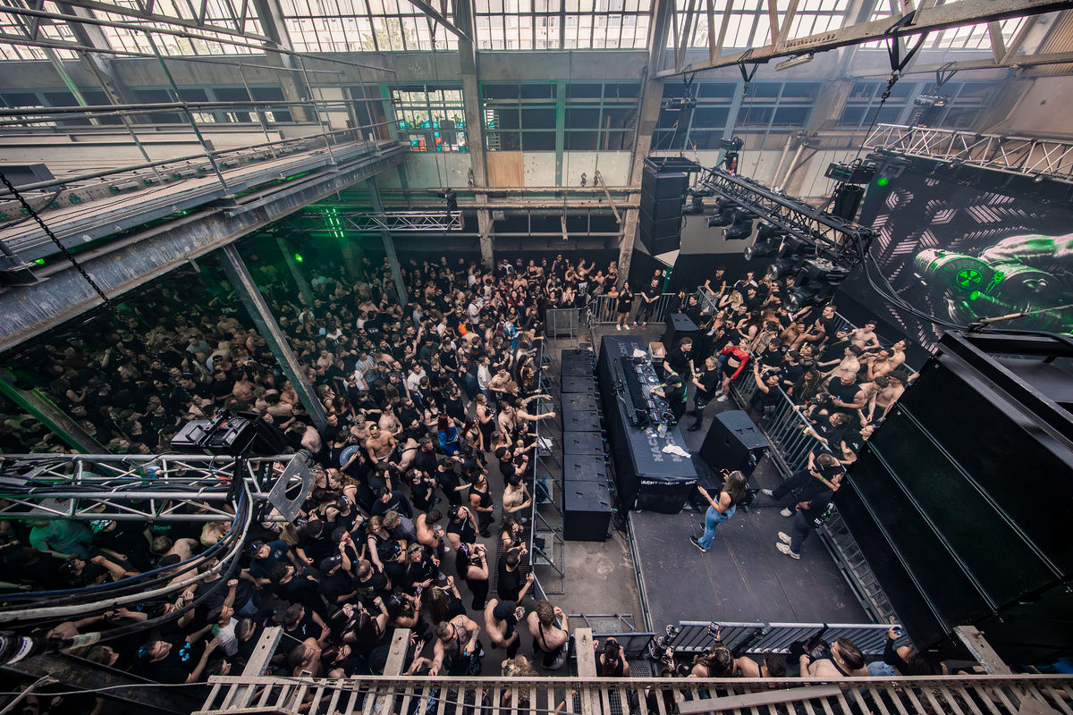 Loading... just a sec